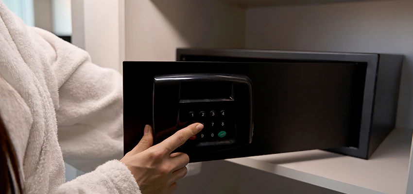 Safe Unlocking Service Company in Lindsay, California