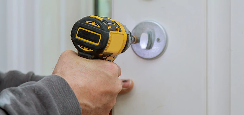 Street Locksmith For Smart Lock Repair in Lindsay, CA