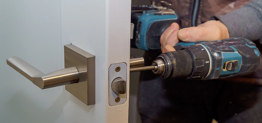 Broken Door Handle Lock Repair in Lindsay, California